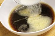 Dit is waarom je zout in je koffie moet strooien - het heeft bijzondere voordelen