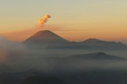 Wetenschappers zijn geschokt: Fortuin aan goud vliegt letterlijk elke dag uit een vulkaan