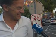 Mark Rutte erg geheimzinnig over wat hij doet met zijn dildo