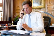 Mark Rutte steekt veer in achterwerk Matthijs van Nieuwkerk