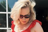 Hoogzwangere Eva Jinek deelt foto van babybuik