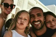 Badr Hari ruilt vrouw na 7 jaar huwelijk in voor de kinderoppas