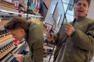 André Hazes haalt keihard uit naar zijn moeder midden in winkel