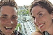 Douwe Bob deelt treurig nieuws over stilgeboren baby (FOTO)