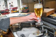 Bierprijzen stijgen opnieuw: “Mensen stoppen toch niet met bier drinken”