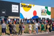 Er wordt schande gesproken over volkstoeloop bij Brantano: "Zet ze allemaal in quarantaine"