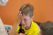 Ryanair verplicht autistisch jongetje (12) coronatest te ondergaan ondanks doktersbriefje: “Niet ons probleem”