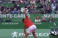 Novak Djokovic gaat volledig door het lint tijdens wedstrijd (VIDEO)