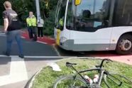 Bus van de Lijn rijdt in op groep WK-wielrenners in Leuven