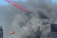 Brand in top van WTC-toren in Brussel veroorzaakt enorme zwarte rookpluim