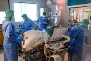 Coronapatiënt (43) getuigt: “Een patiënt op mijn afdeling schreeuwde twee uur lang om zijn familie voordat hij helemaal alleen stierf”