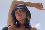 "Verlegen" Dua Lipa laat haar prachtig lichaam bewonderen in sexy bikini
