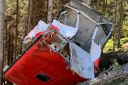 Dertien doden en twee kinderen in kritieke toestand nadat cabine op kabelbaan naar beneden stort in Italië