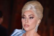 Lady Gaga (35) gaat helemaal naakt