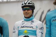 Lutsenko valt twee keer en wint toch in Tirreno-Adriatico