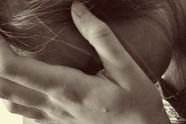 Vader verkracht en misbruikt dochter 16 jaar lang: "Hij masturbeerde terwijl ik met Barbiepoppen speelde"