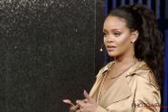 Superster Rihanna stuurt pikante toplessfoto de wereld in