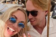 De liefde spat ervan af: Regi Penxten deelt wondermooie vakantiekiekjes met zijn verloofde Kristel
