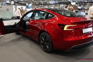 Tesla komt met gloednieuwe auto, die betaalbaar is voor héél veel mensen
