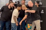 Verhitte UFC staredown Jose Aldo: Comeback belooft veel vuurwerk
