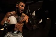 Conor McGregor haalt stunt uit - strikt beruchte UFC-ster voor blote vuist boksen