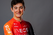 18-jarig INEOS-talent AJ August finisht net buiten tijdslimiet in Parijs-Roubaix: 'Maar al die toeschouwers...'