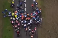 🎥 Gigantische valpartij met fietsen en motards overschaduwt ritzege Tesson in La Roue Tourangelle