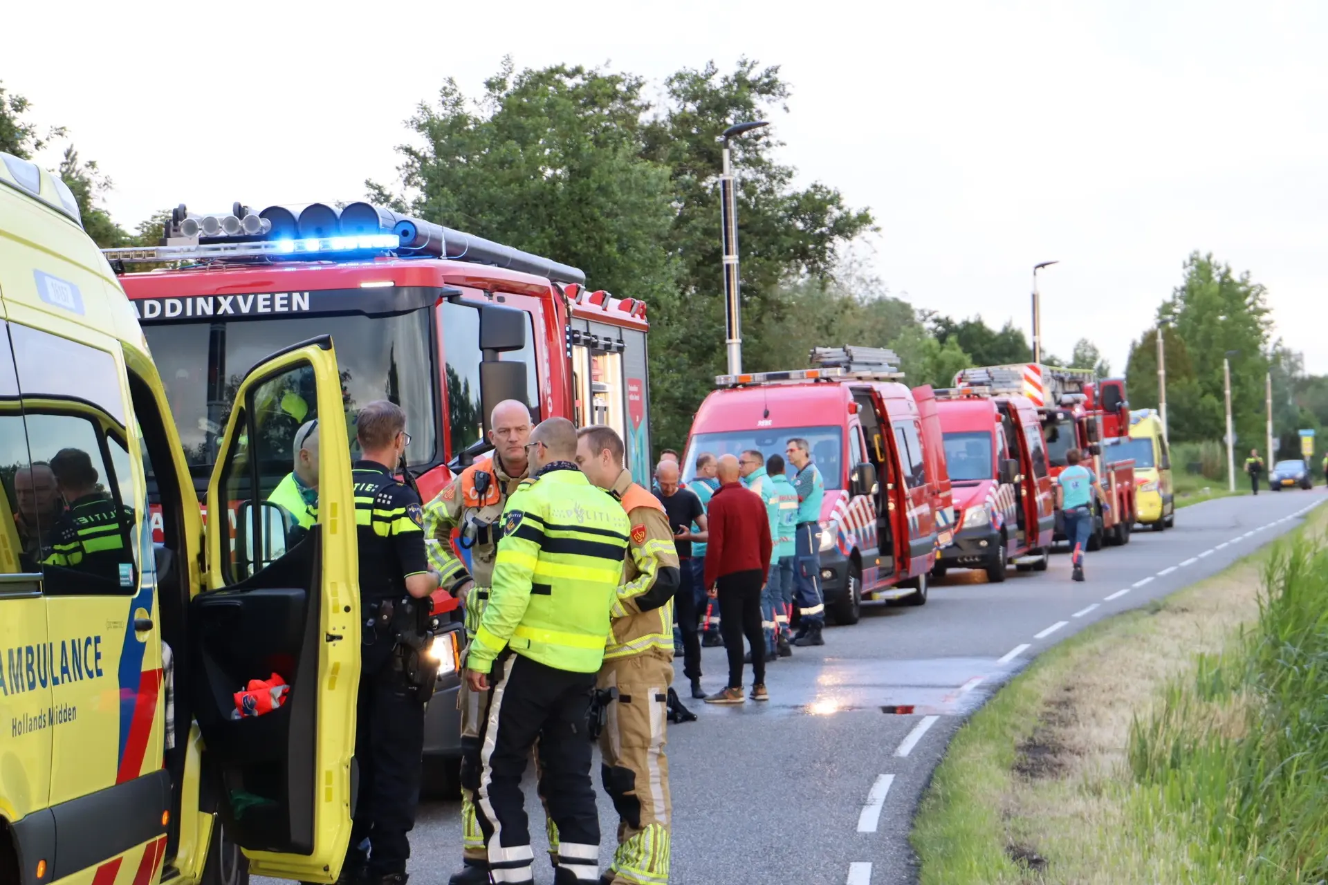 Grote reddingsoperatie na voertuig te water in Waddinxveen