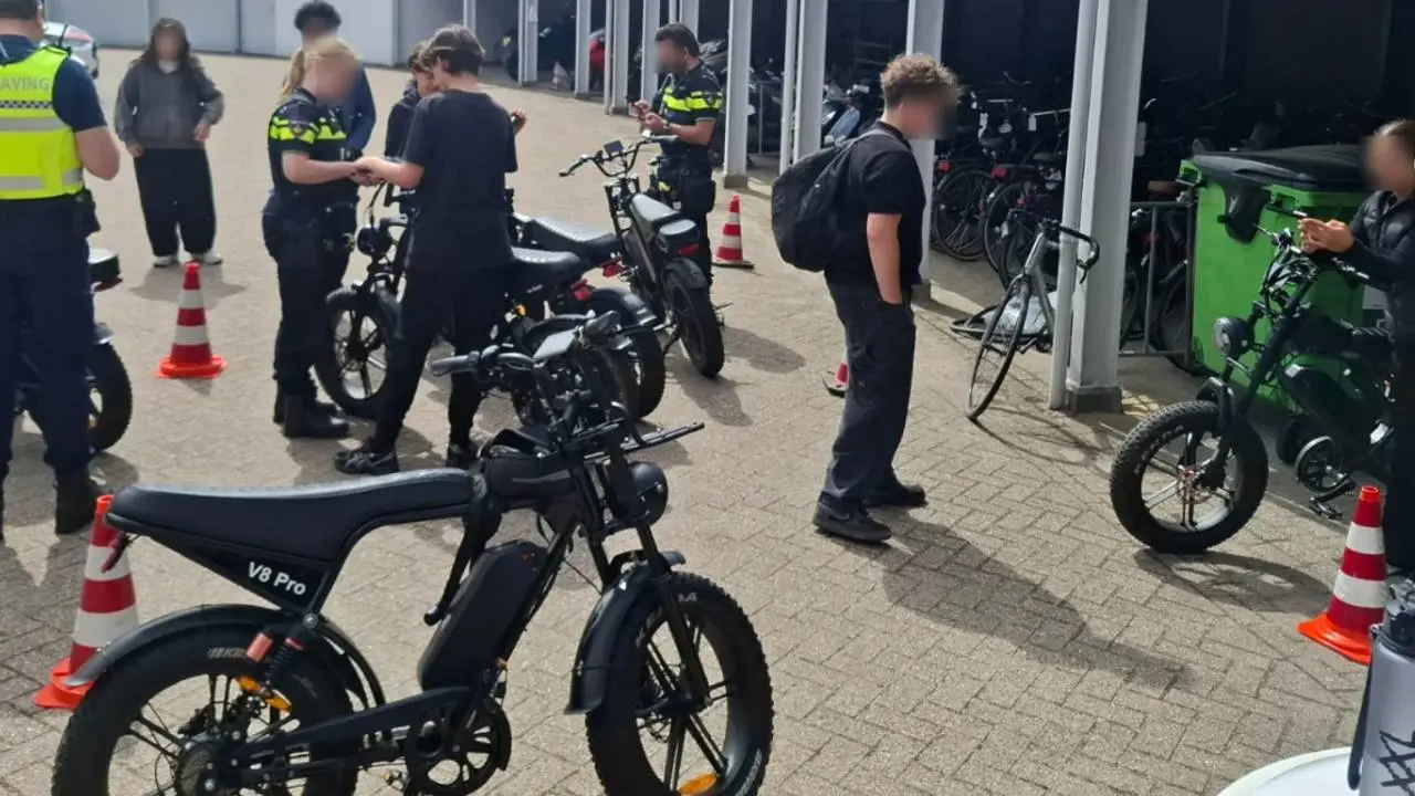 Grote fatbikecontrole: politie deelt ruim 200 boetes uit en neemt voertuigen in beslag