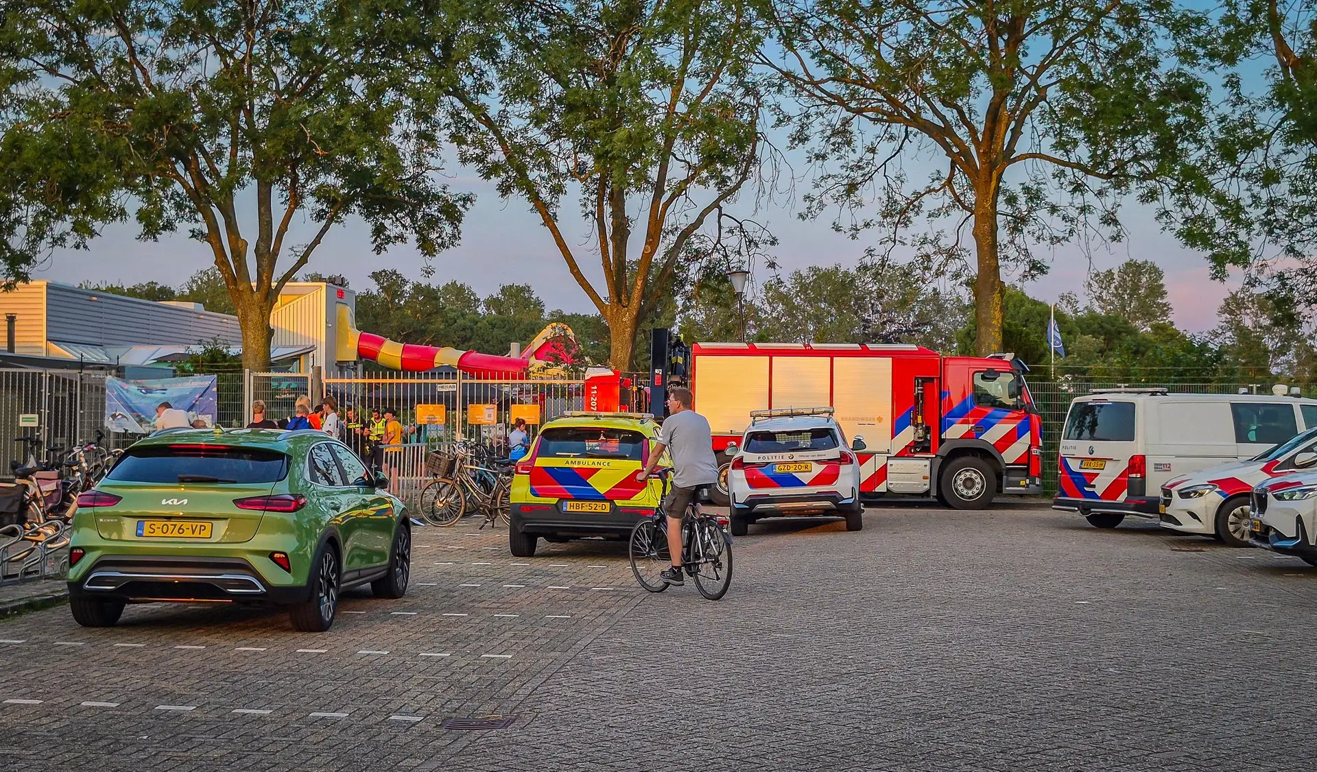 Tragisch ongeval in Volendam: 19-jarige jongeman overleden na verdrinking in zwembad