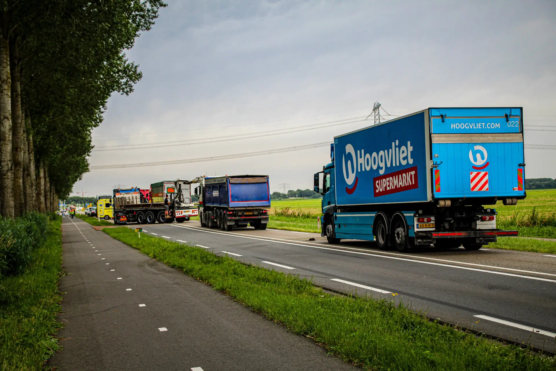 Motorrijder overleden na ernstige botsing met vrachtwagen op N214 in Papendrecht