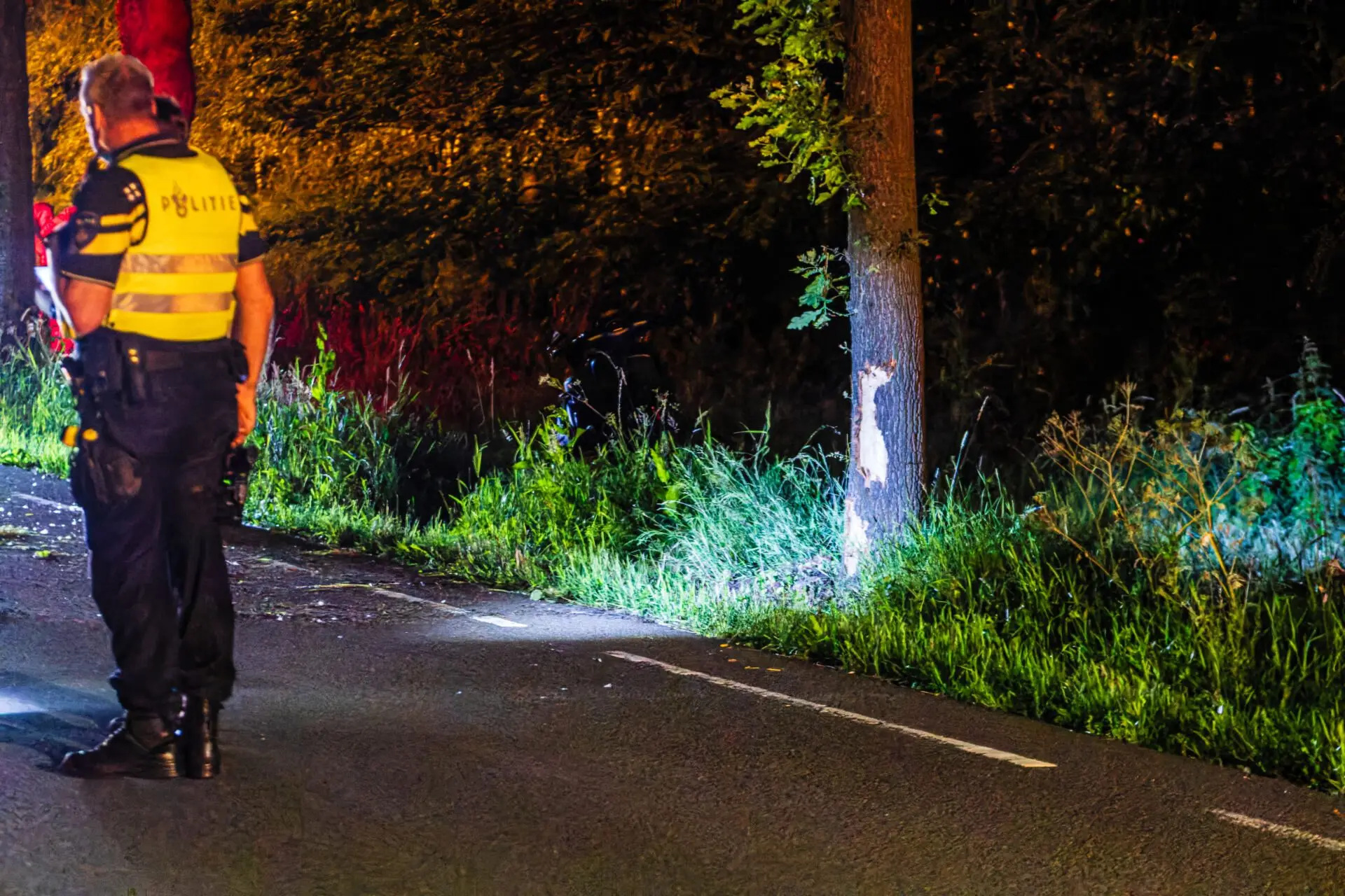 Bromfietser zwaargewond na ernstig ongeval in Udenhout, politie zoekt bestuurder auto