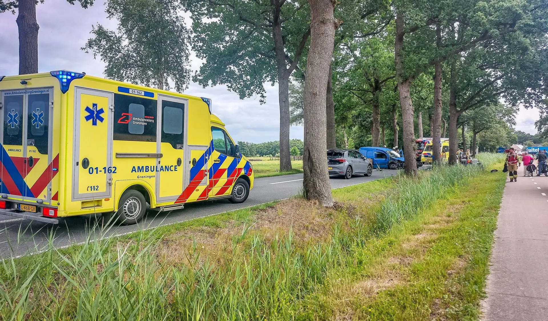 Ernstige frontale botsing op N372 bij Nietap, weg volledig afgesloten