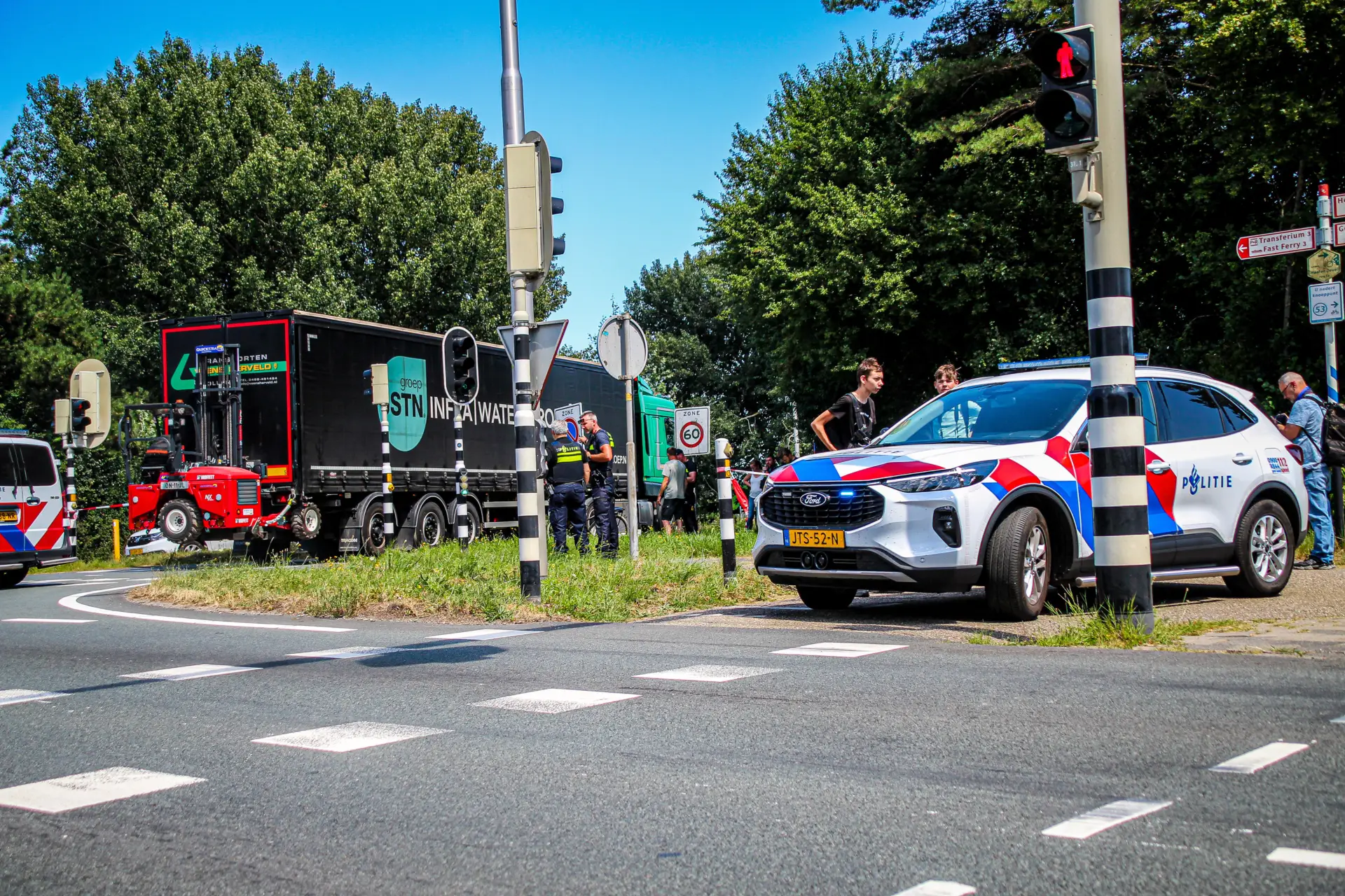 Ernstig ongeval in Ridderkerk: kind zwaargewond na aanrijding met vrachtwagen