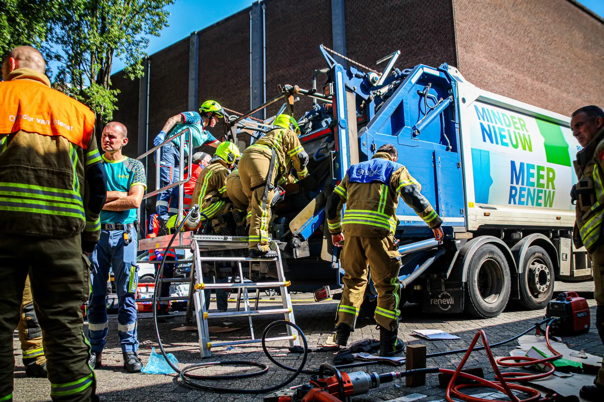Mobiel Medisch Team ingezet na ernstige beknelling in vuilniswagen in Rotterdam