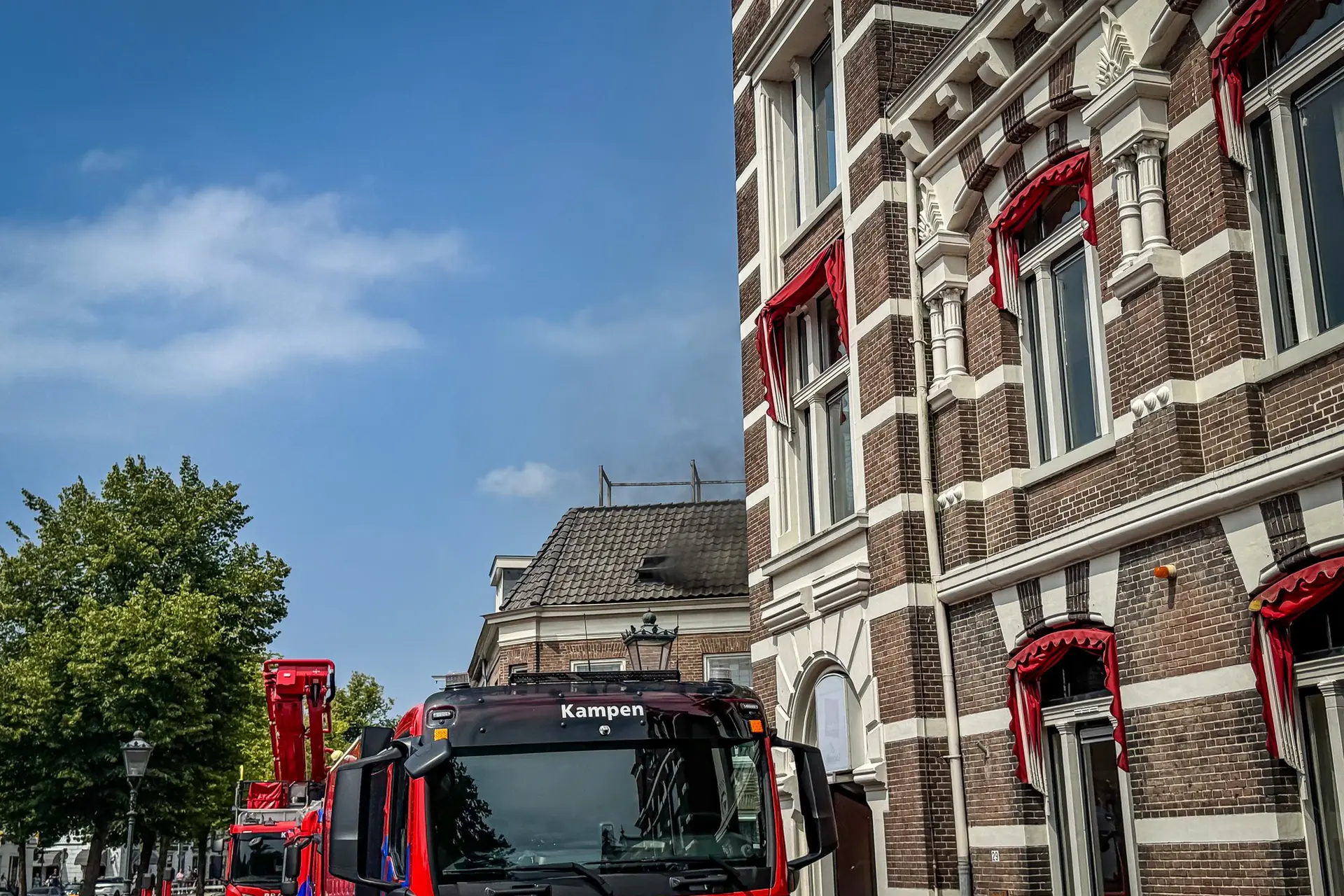 Uitslaande brand in pand aan Burgwal in Kampen