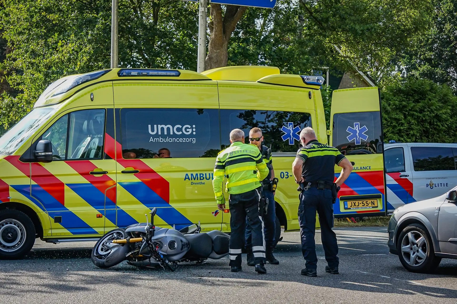 Motorrijder zwaargewond na ernstige aanrijding met auto in Hoogeveen