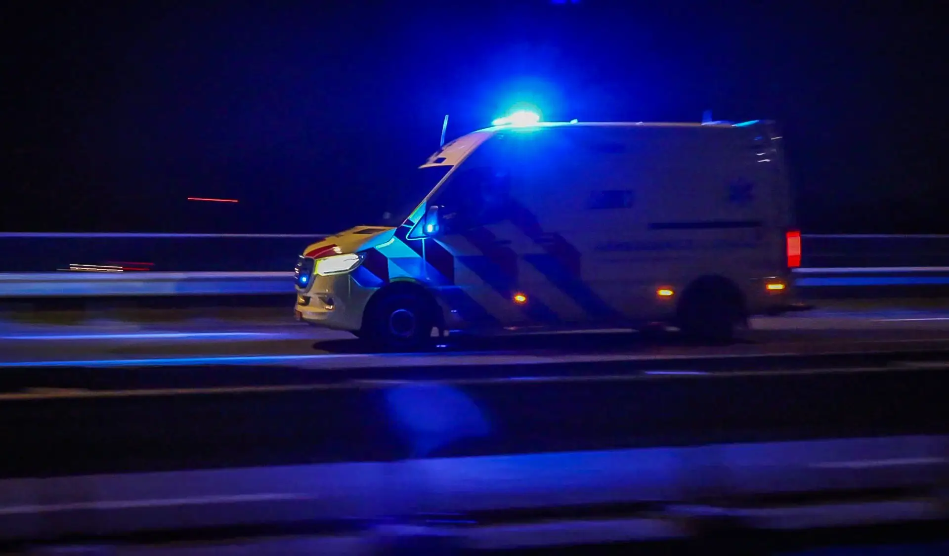 Dode bij ernstig ongeval op A4 bij Steenbergen, snelweg volledig afgesloten
