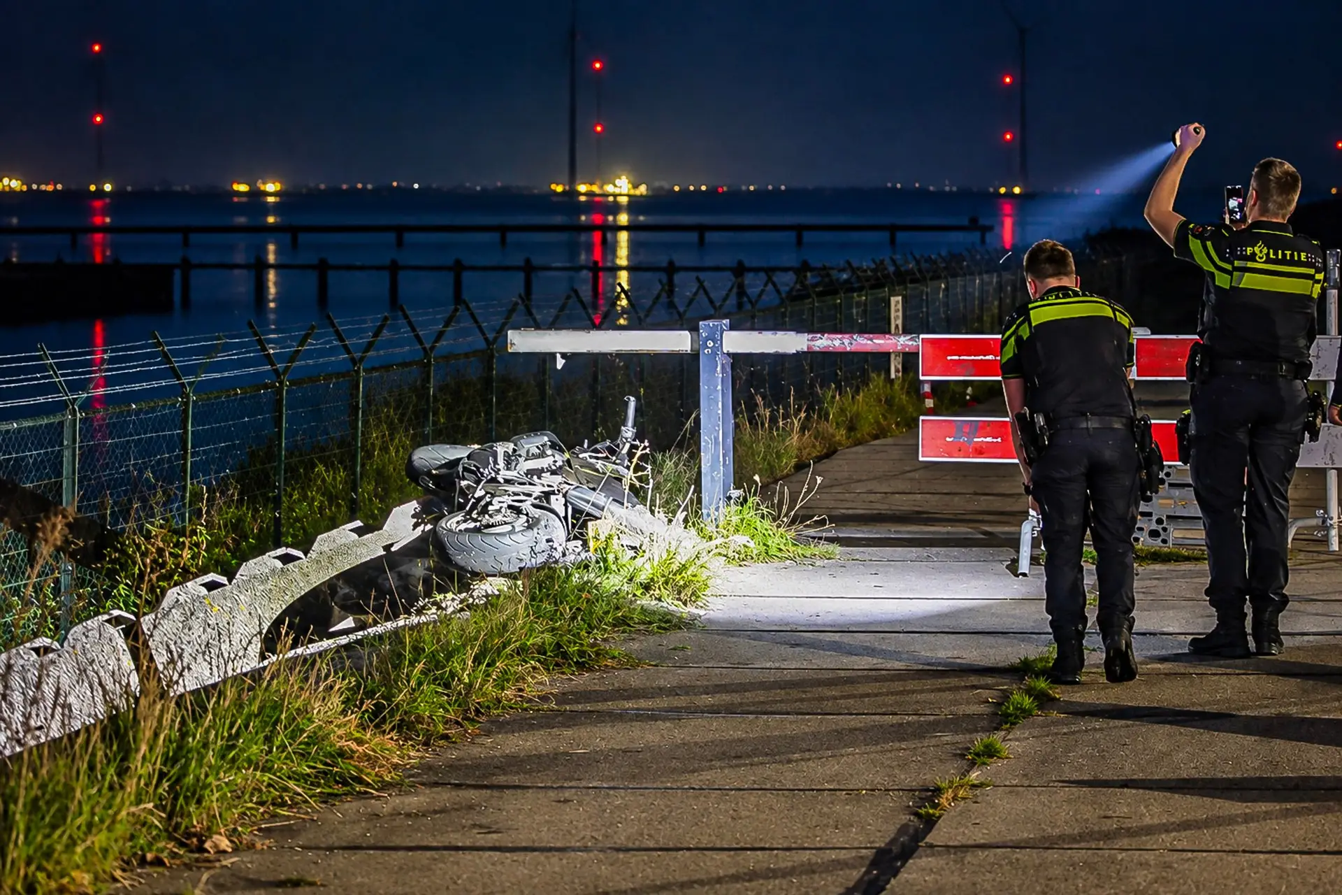 Forensische opsporing onderzoekt ernstig motorongeval in Lelystad