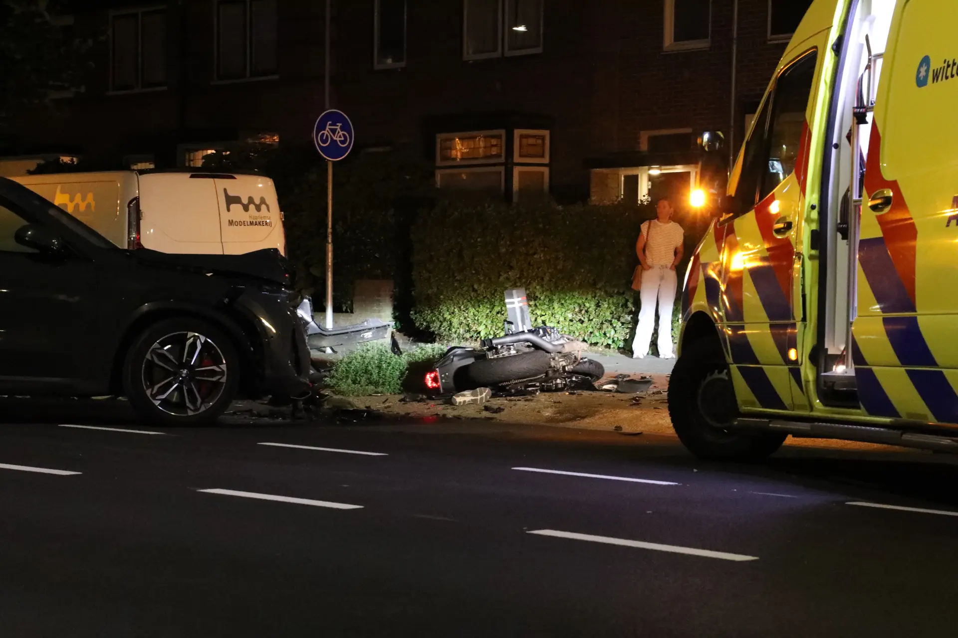Motorrijder zwaargewond na botsing met auto in Santpoort-Noord