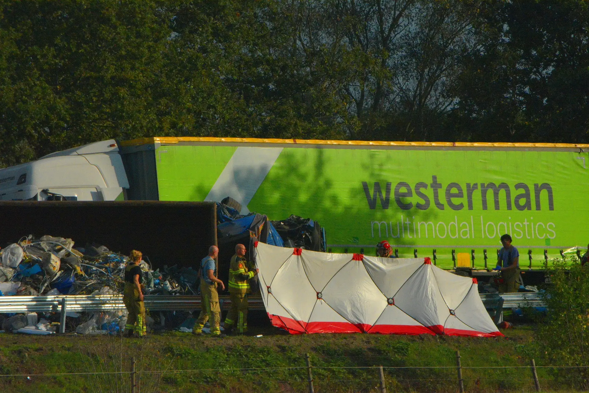 Ernstig ongeval op N48 bij Zuidwolde: vrachtwagen kantelt na botsing
