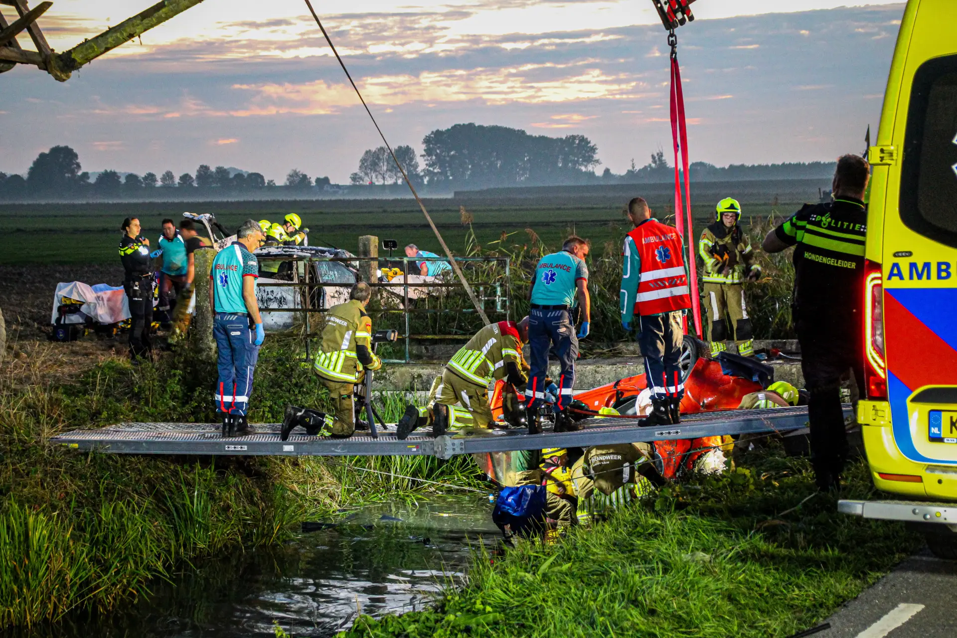 Zwaar ongeval op N830 bij Herwijnen, twee traumahelikopters ingezet