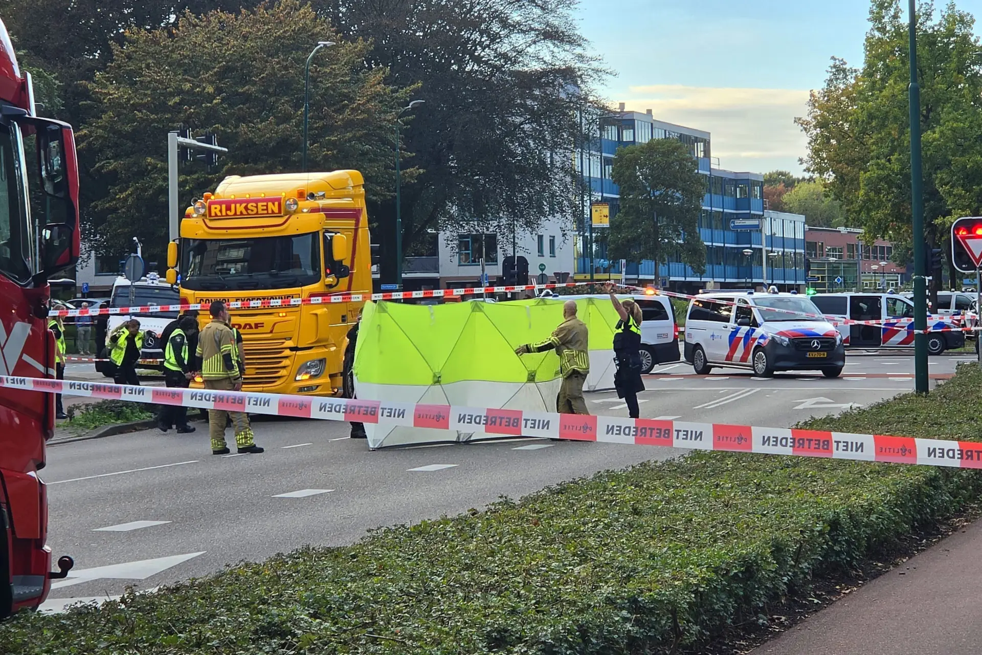 Minderjarige fietser overleden na aanrijding met vrachtwagen in Veenendaal