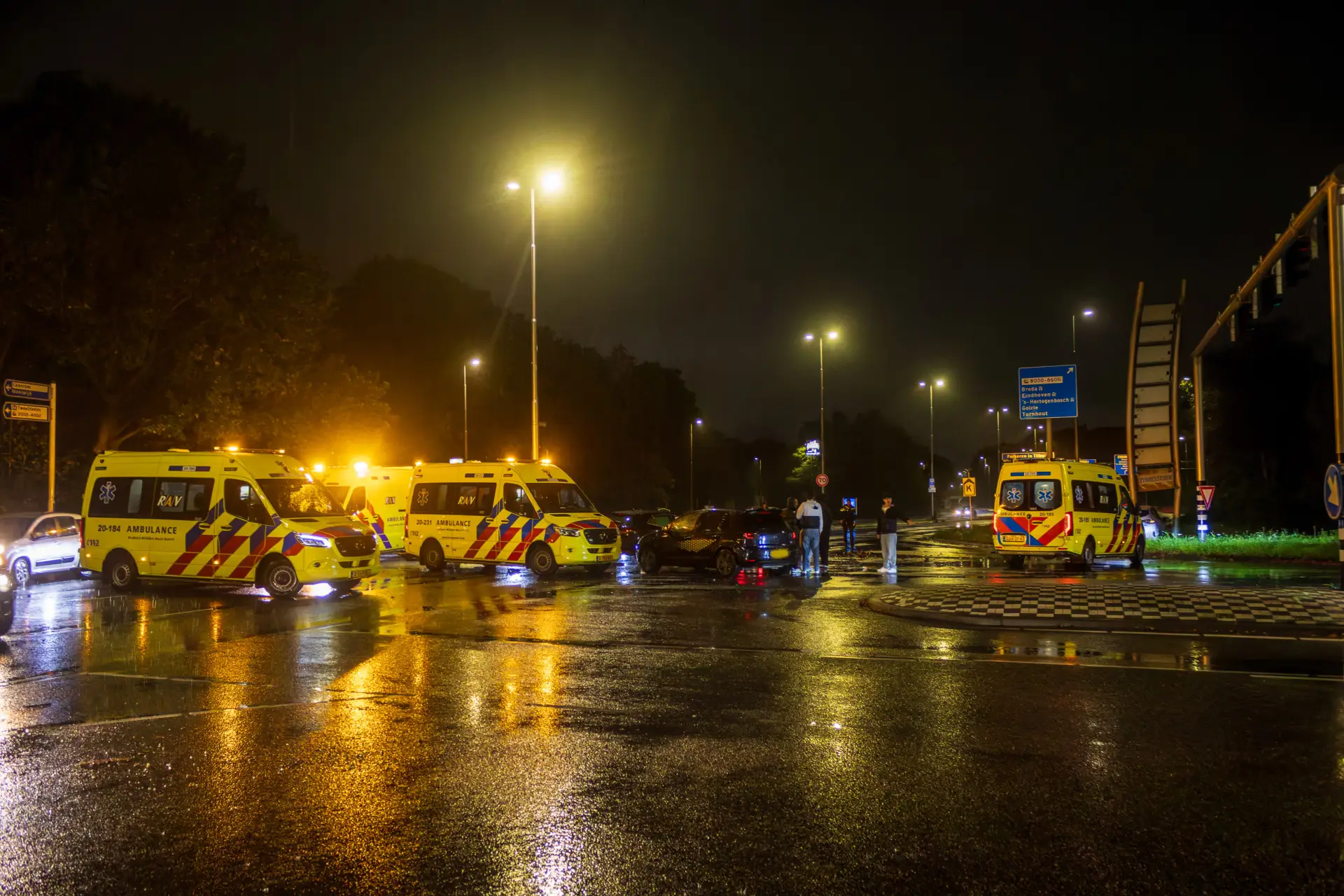 Drie gewonden bij ernstig verkeersongeval op kruising in Tilburg