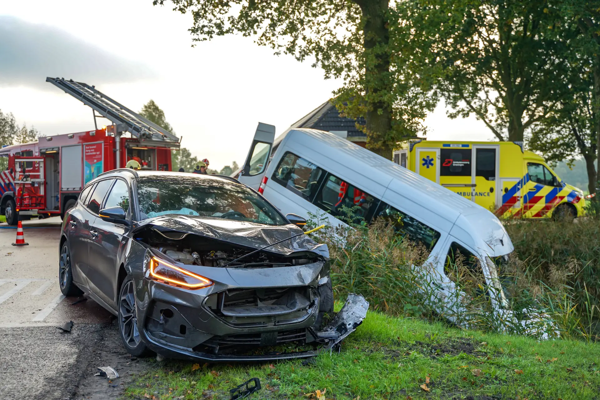 Personenbus met mindervaliden betrokken bij enstig ongeval bij Zevenhuizen