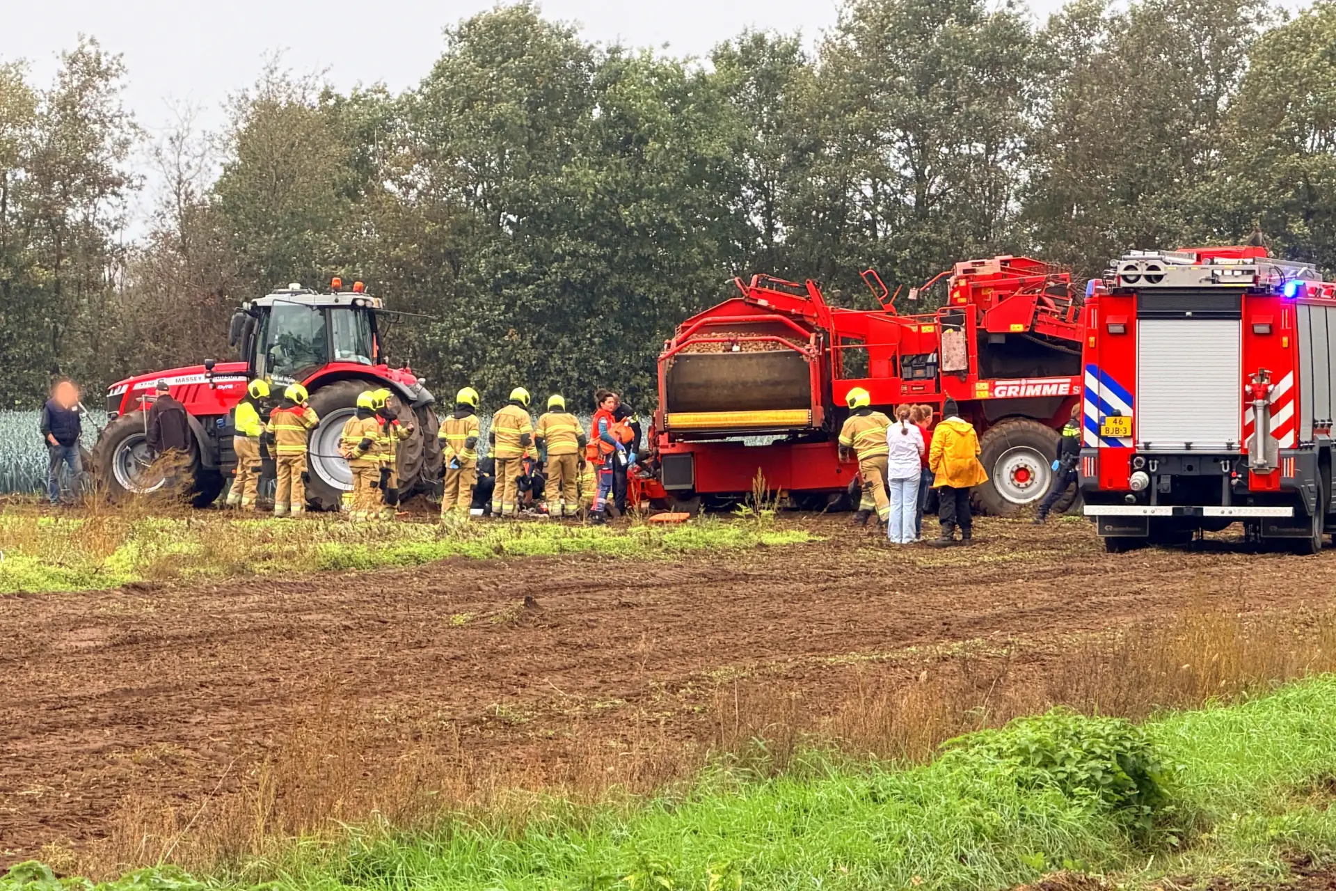 Man raakt bekneld in aardappelrooier in Vorstenbosch