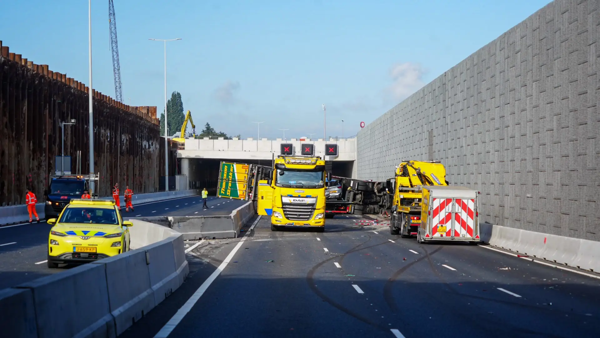 A9 bij Amstelveen volledig dicht na zwaar ongeval met vrachtwagen