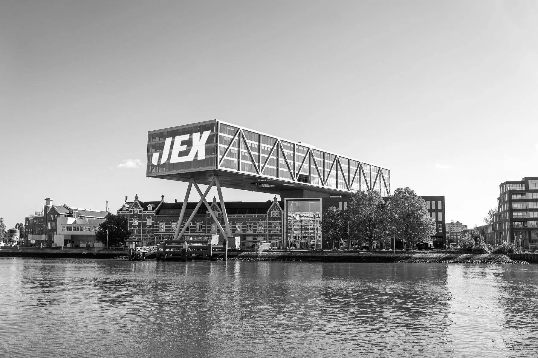 Hoe AI-agents steeds vaker helpen bij het werven en opvolgen van klanten