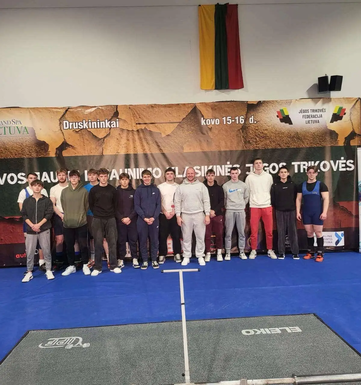 Kai štangos lenkiasi Simno sporto klubo „Žuvintas“ jaunimui