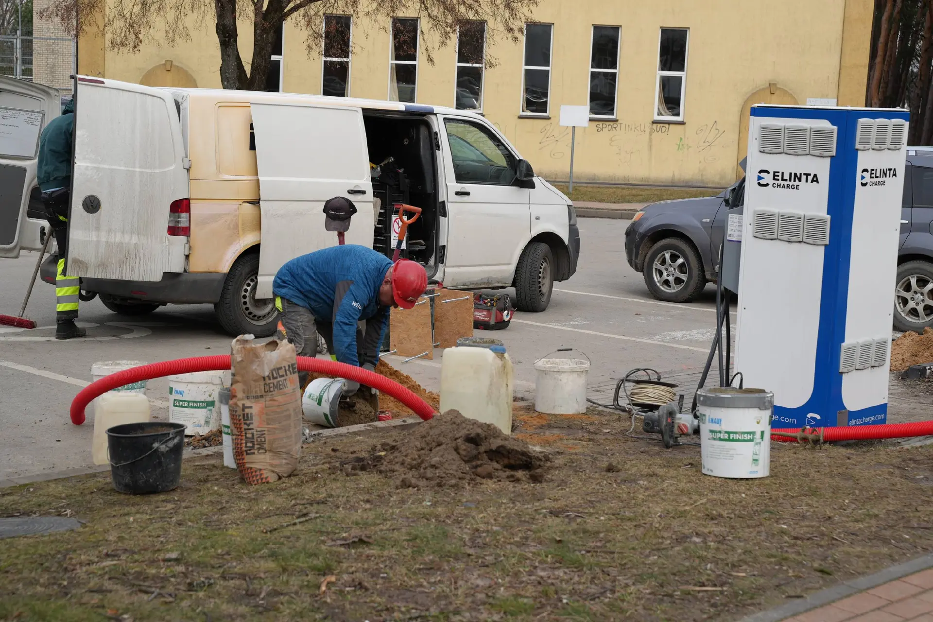 Alytuje bus įrengta 15 naujų elektromobilių įkrovimo stotelių, o 3 senos – pakeistos naujomis
